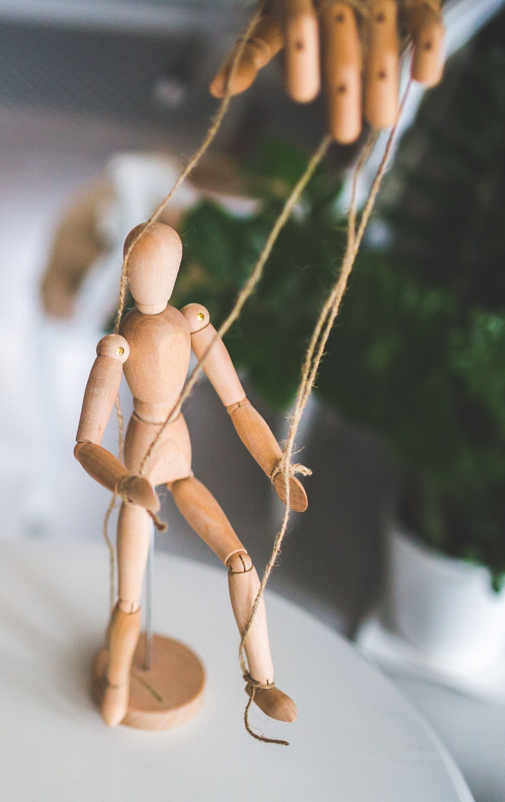 Marionette als Symbol für Kontrollverlust und Fremdbestimmung bei Traumasymptomen in der Praxis Anja Lang München